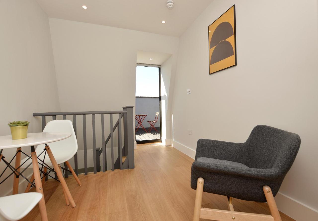 Top Floor One-Bedroom Apartment Split Level