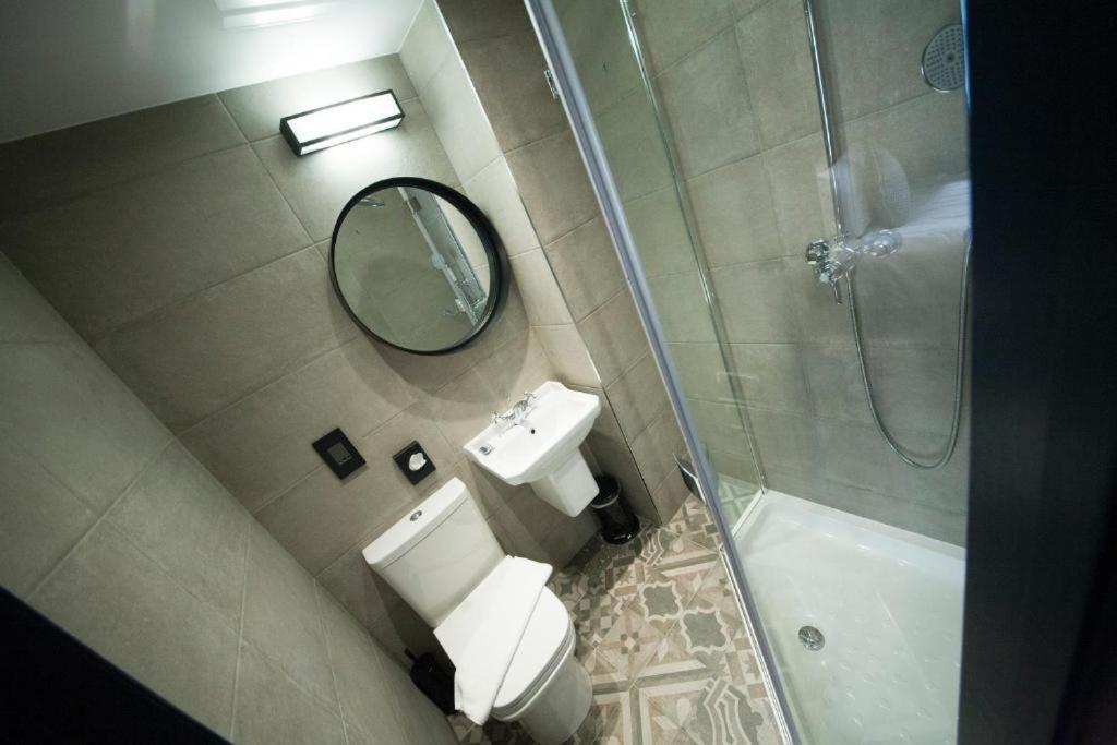 Single Room Private Bathroom