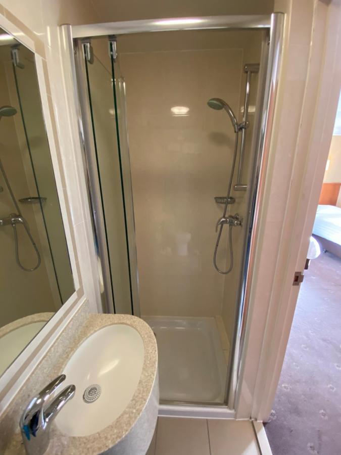 Standard Quadruple Room,1147150834:JPEG