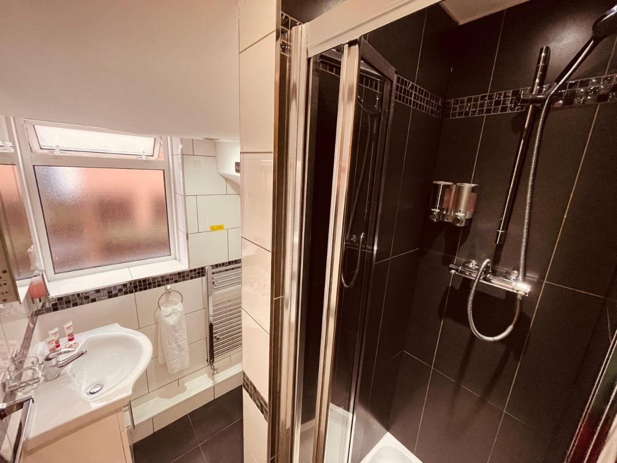 Compact Triple Room