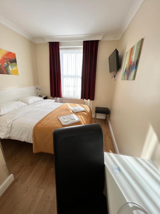 Double Room Private Bathroom