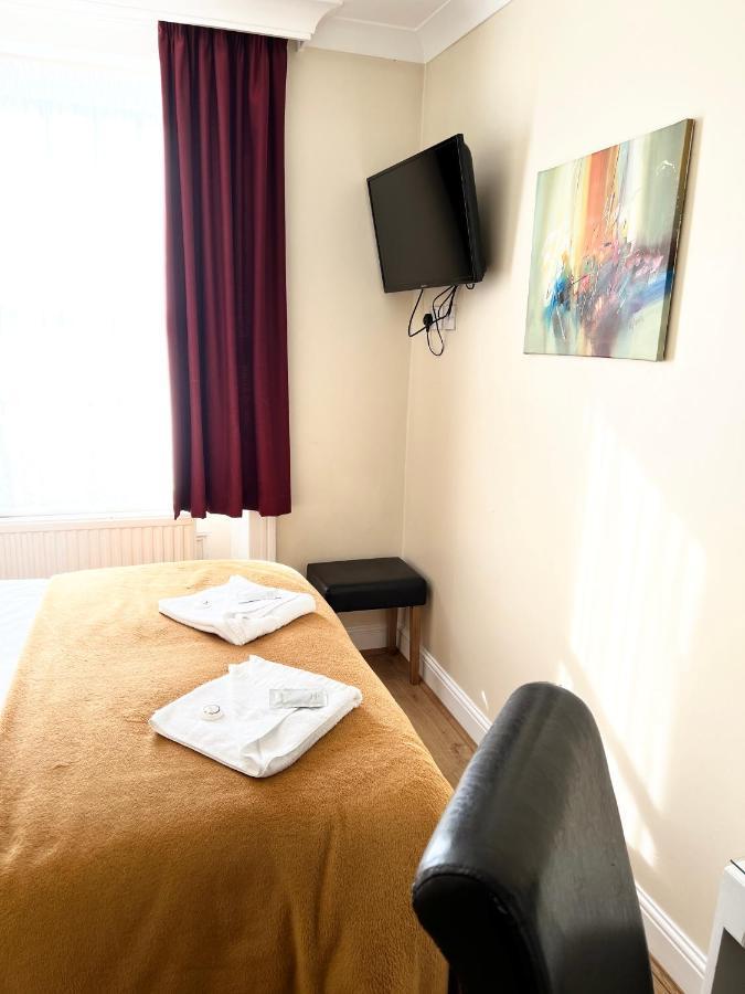 Double Room Private Bathroom