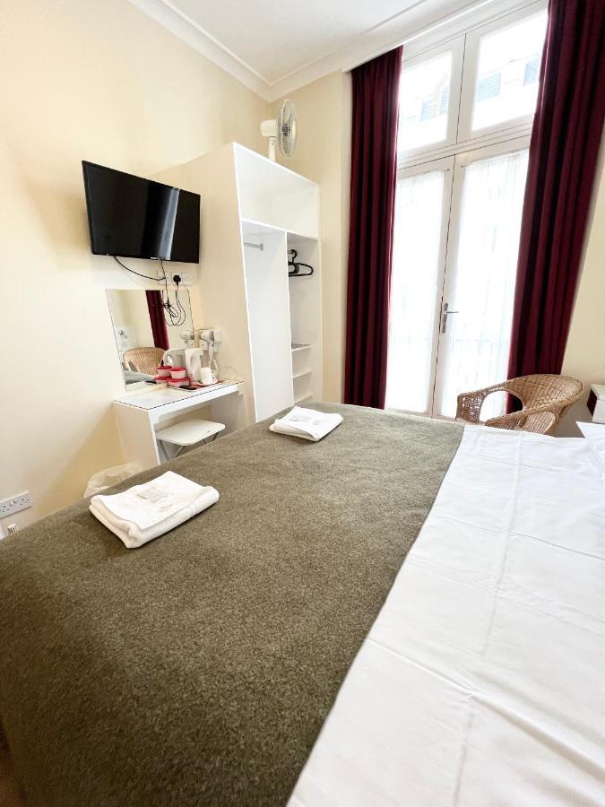 Double Room Private Bathroom