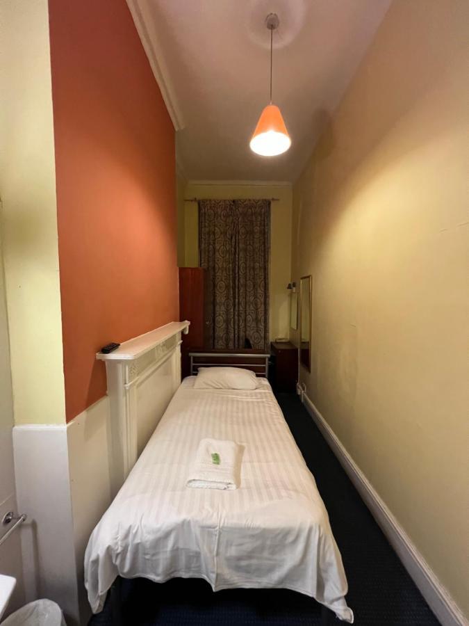 Single Room with Shared Bathroom,1288098286:JPEG