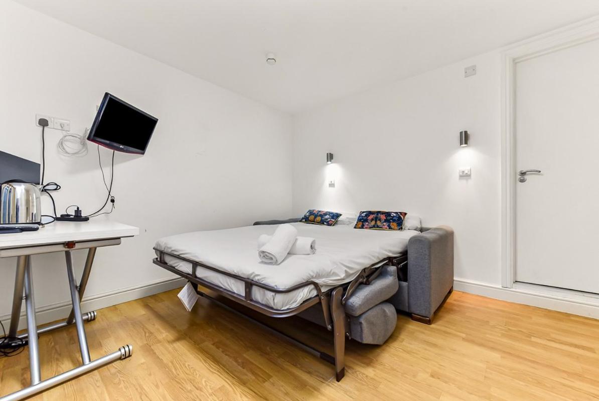 Studio,1290463582:JPEG