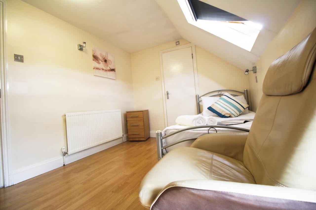 Single Room Private Bathroom