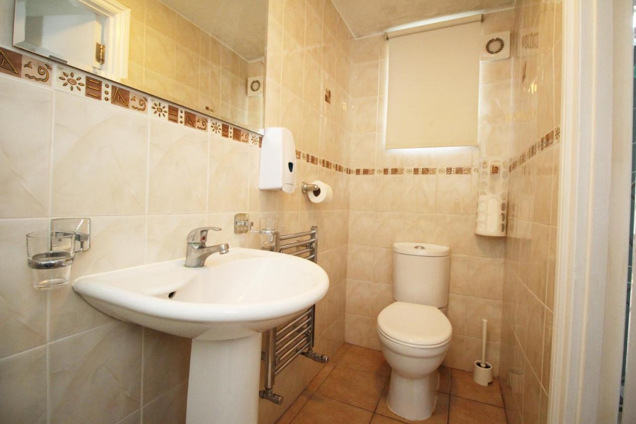Double Room Private Bathroom