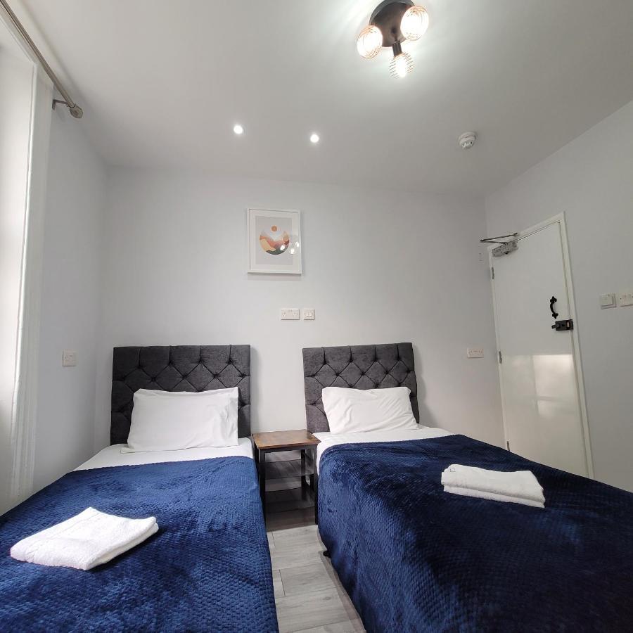 Twin Room Private Bathroom