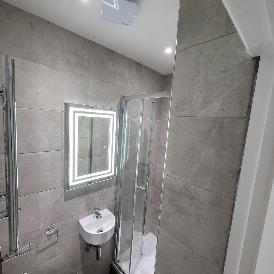 Single Room Private Bathroom