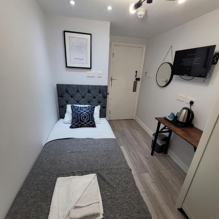 Single Room Private Bathroom