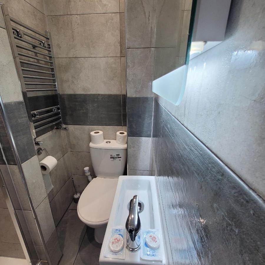 Double Room Private Bathroom