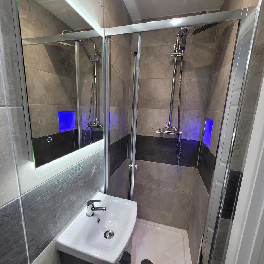 Quadruple Room Private Bathroom