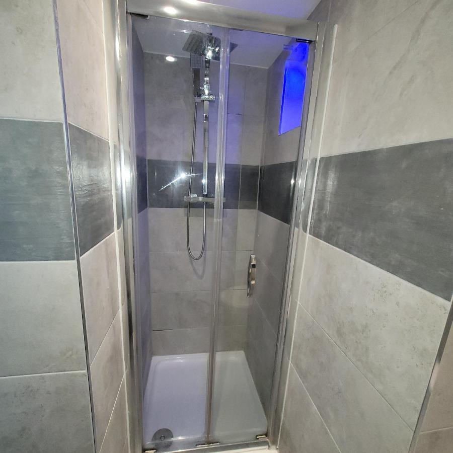 Quadruple Room Private Bathroom