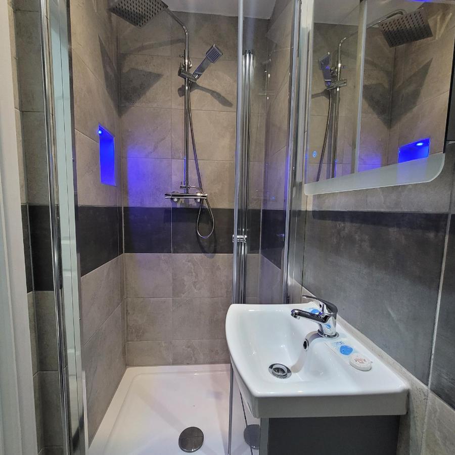 Triple Room Private Bathroom