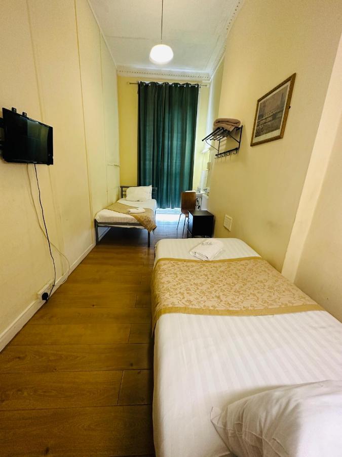 Basic Twin Room with Shared Bathroom