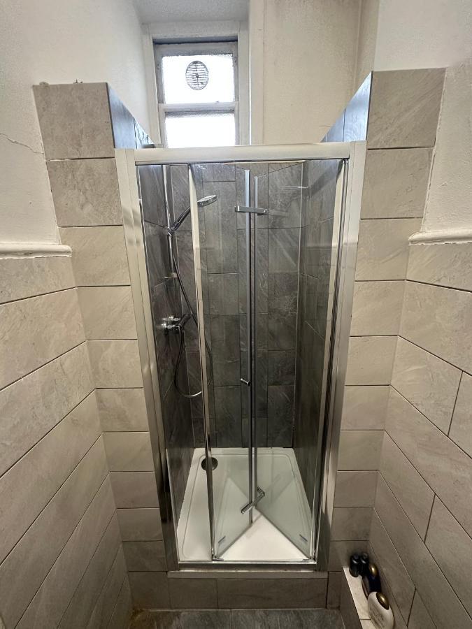 Basic Double Room with Shared Bathroom