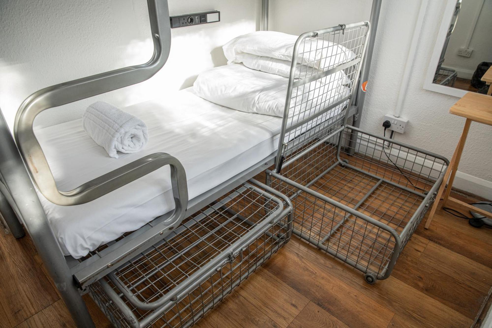 Bed in 10-Bed Mixed Dormitory Room with Shared Bathroom