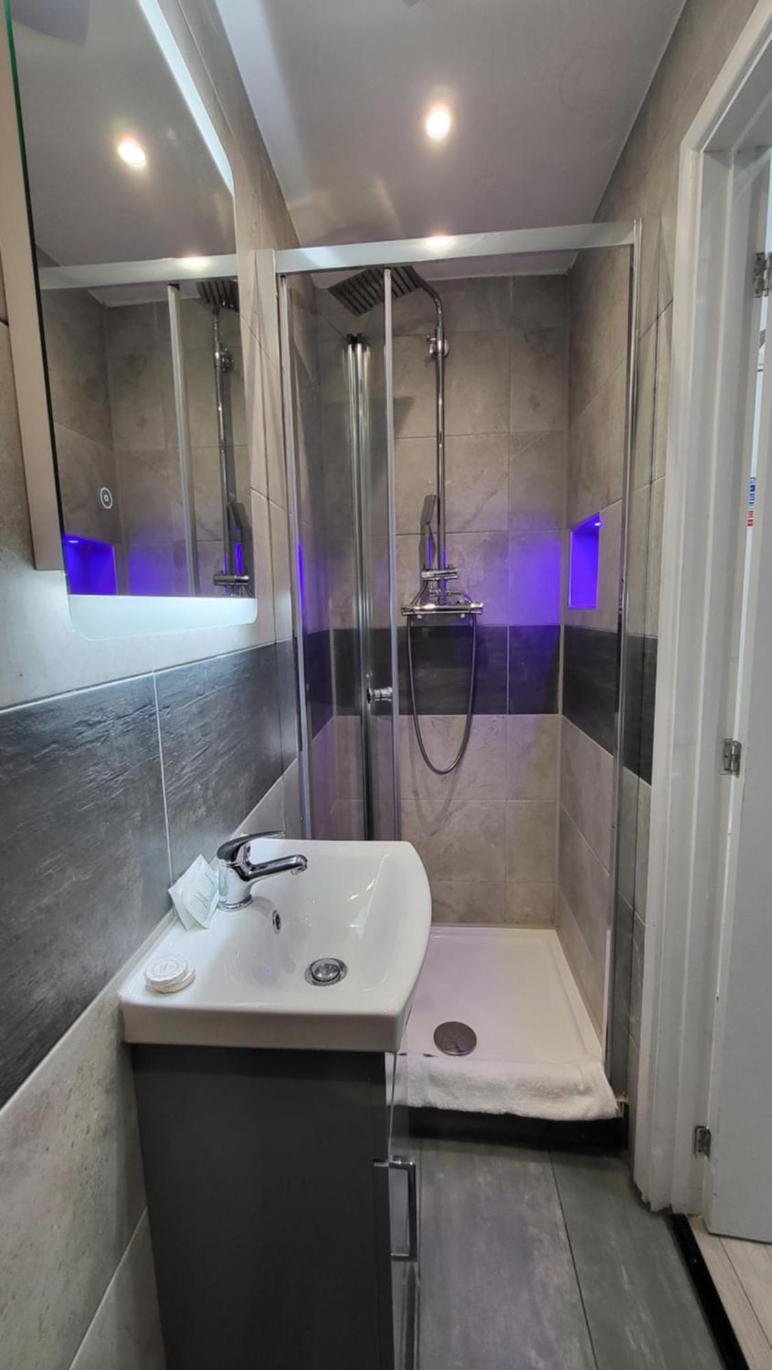 Double Room Private Bathroom