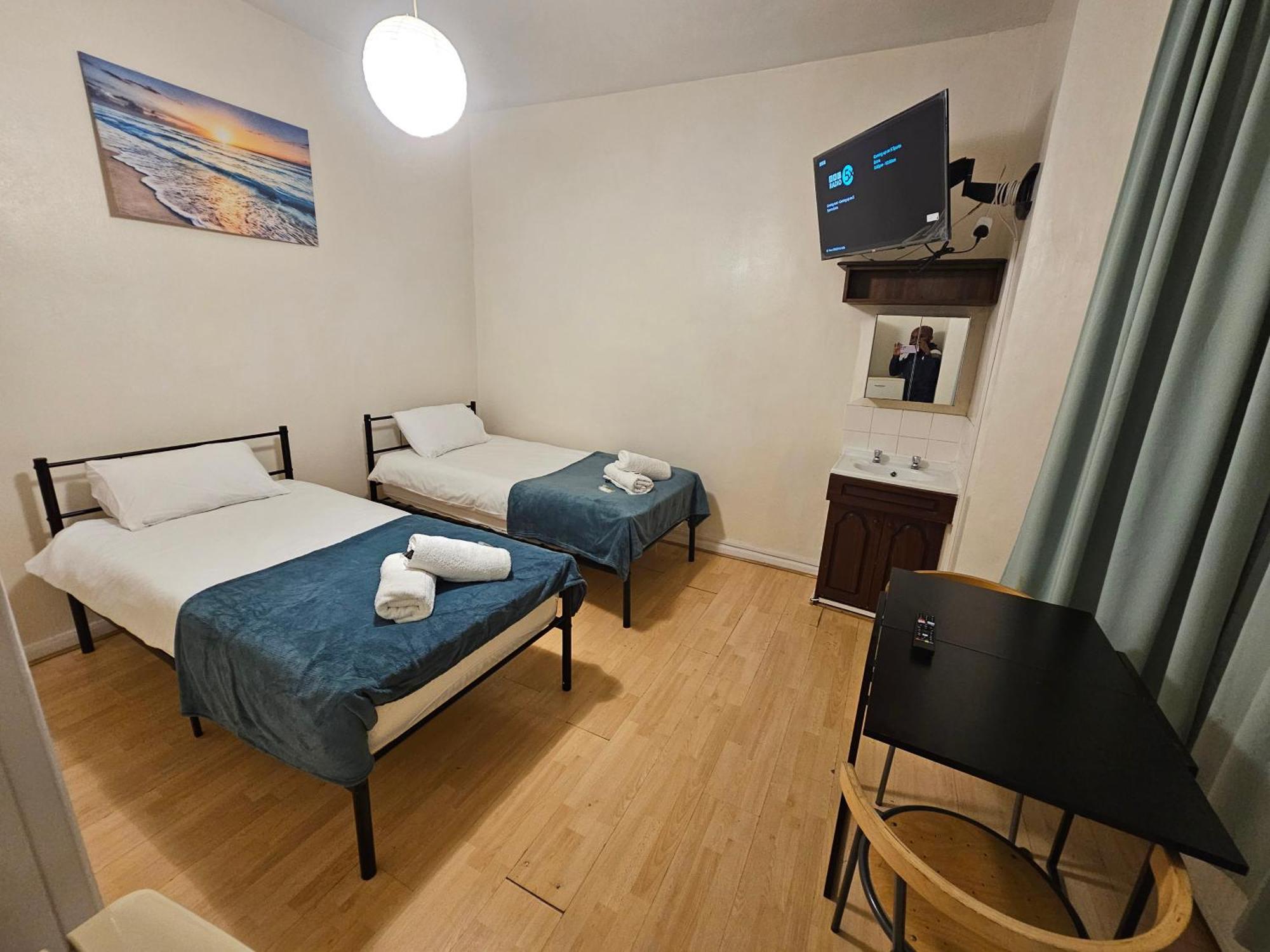Twin Room,1518830071:JPEG