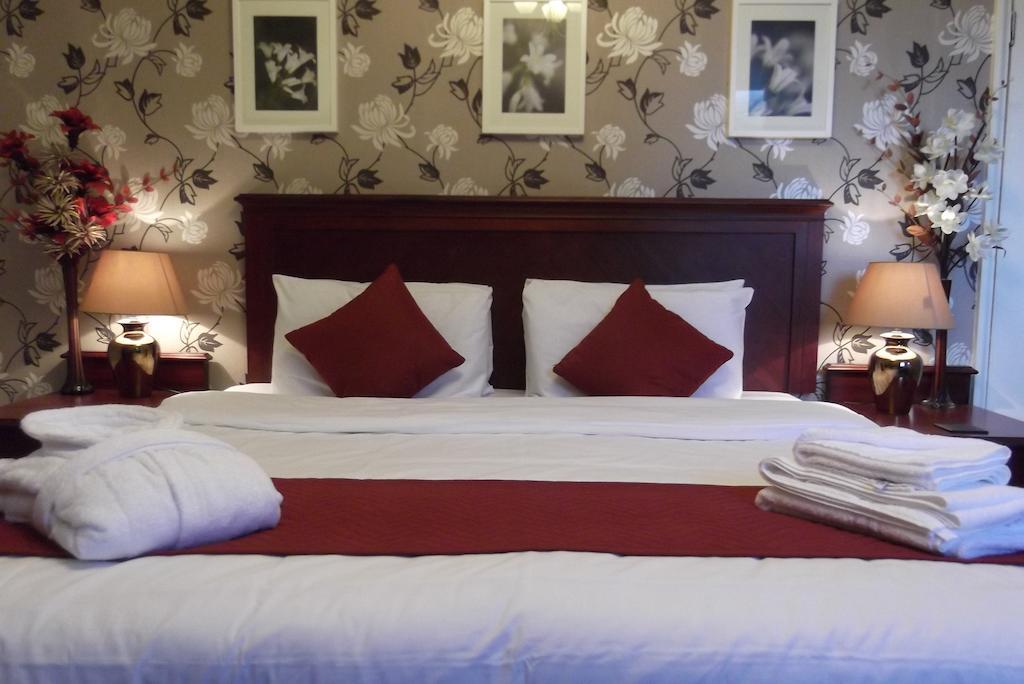 Double Room with Shared Bathroom