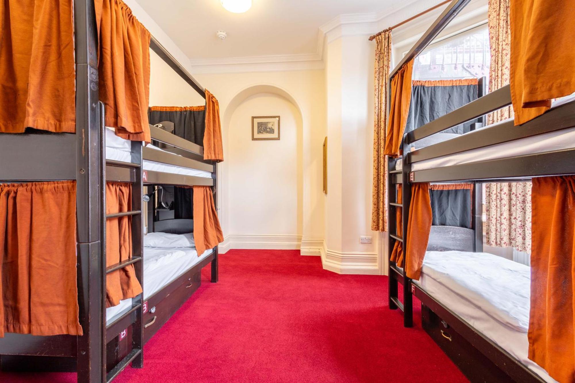 Bed 6-Bed Mixed Dormitory Room