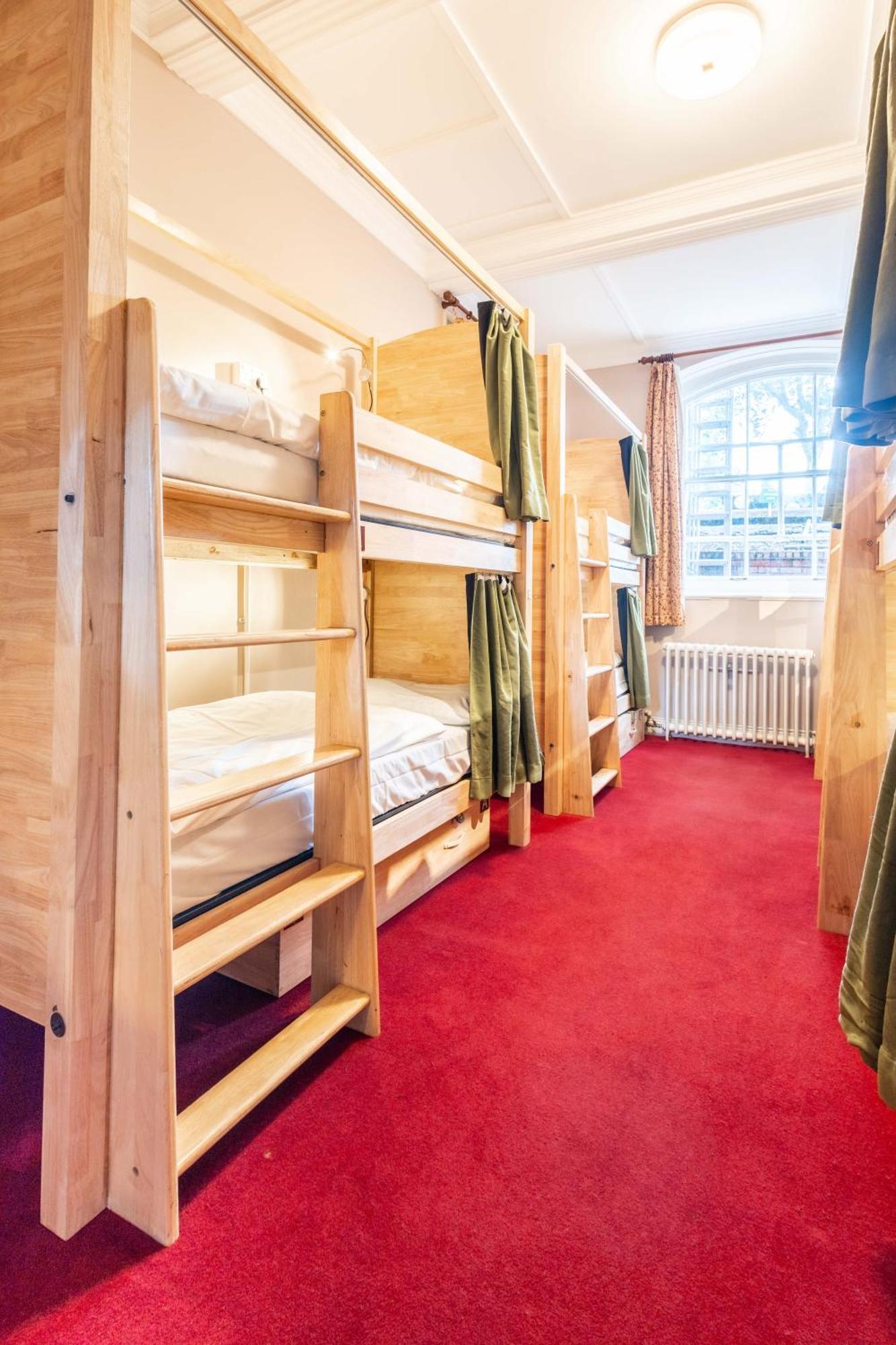 Bed 8-Bed Female Dormitory Room