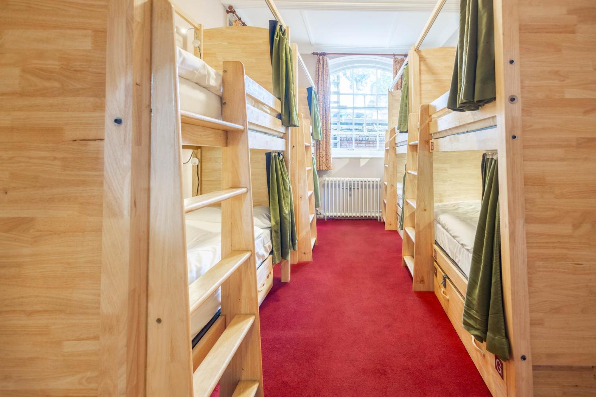 Bed 8-Bed Female Dormitory Room