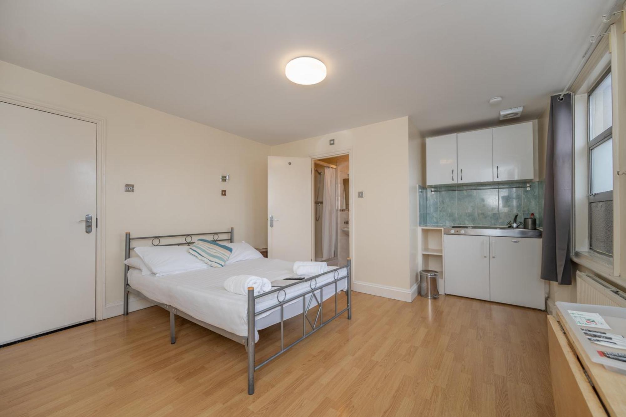 Double Room Private Bathroom