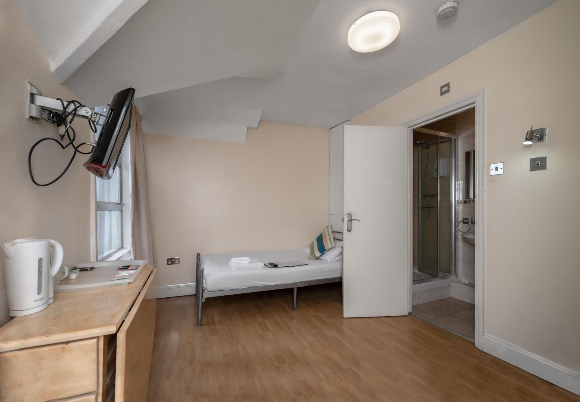 Single Room Private Bathroom