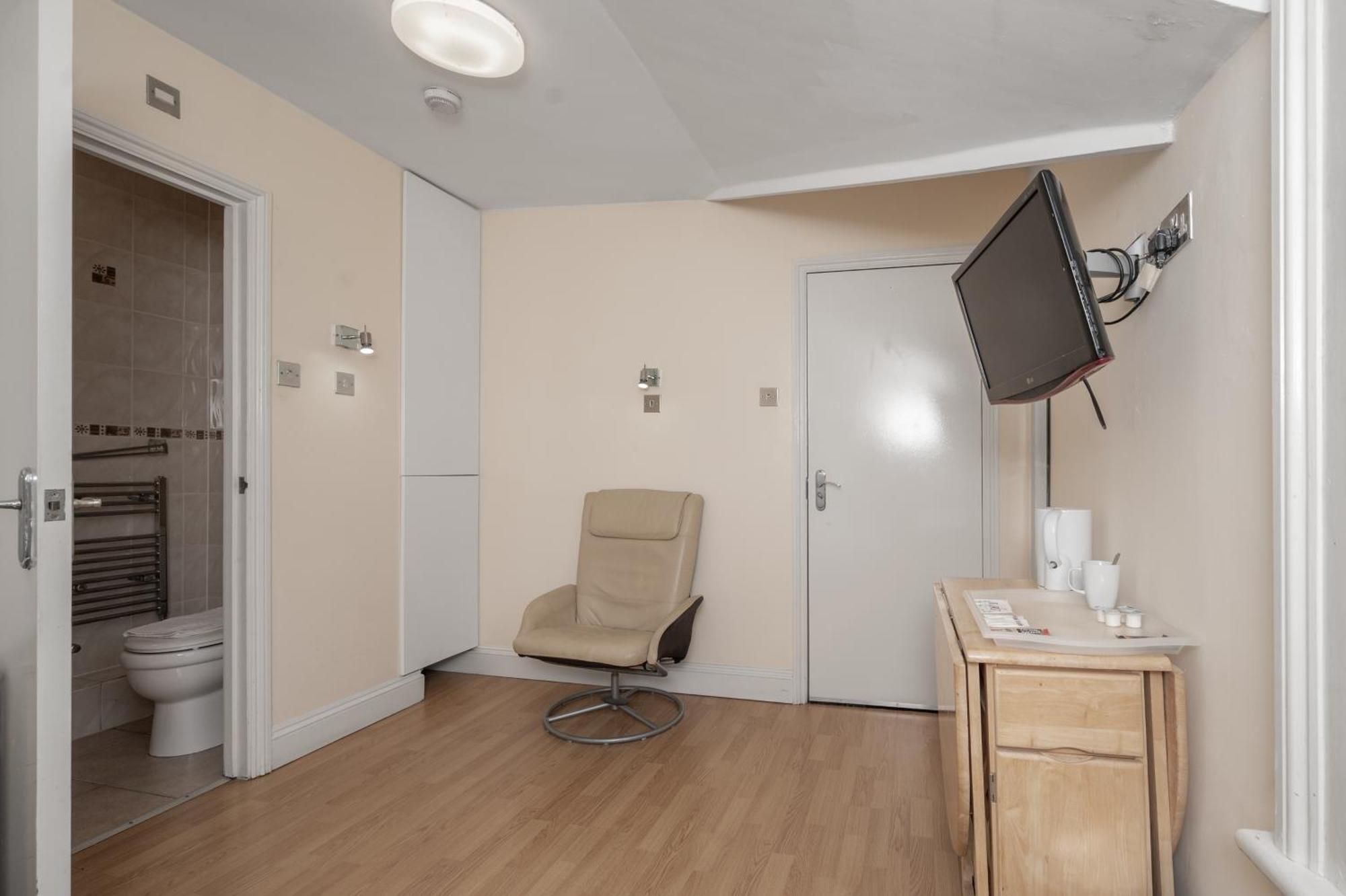 Double Room Private Bathroom