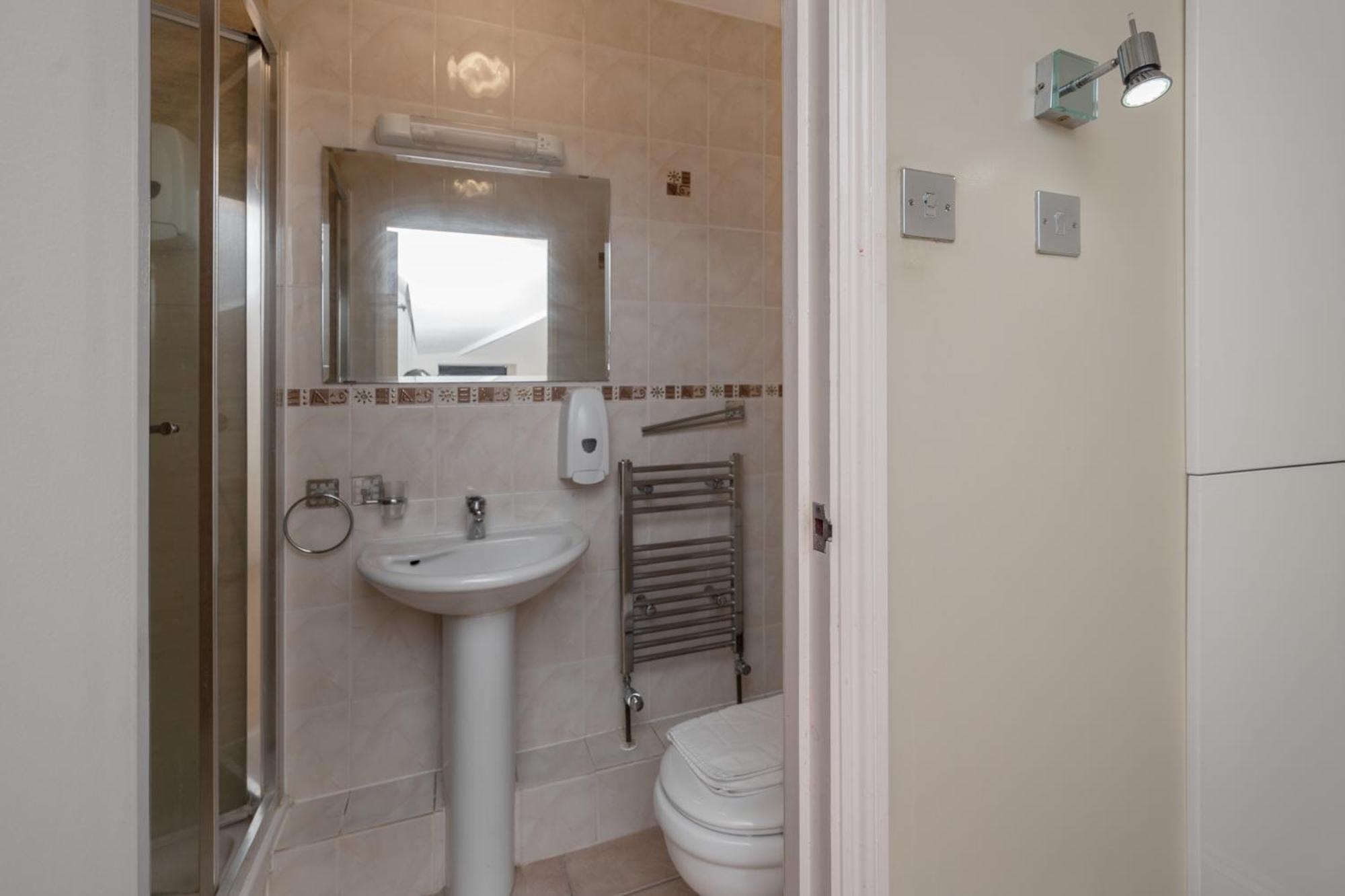 Double Room Private Bathroom