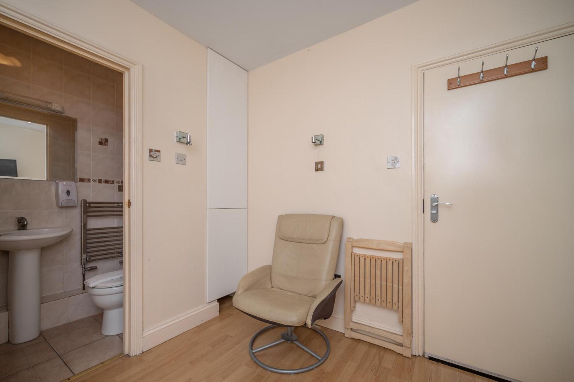 Single Room Private Bathroom