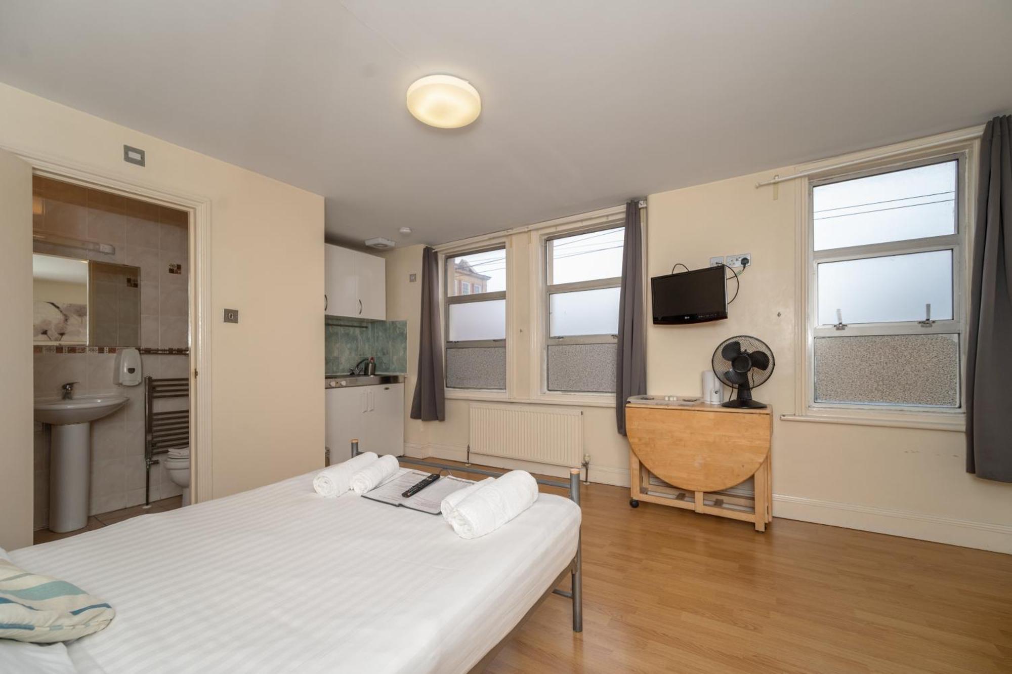 Double Room Private Bathroom