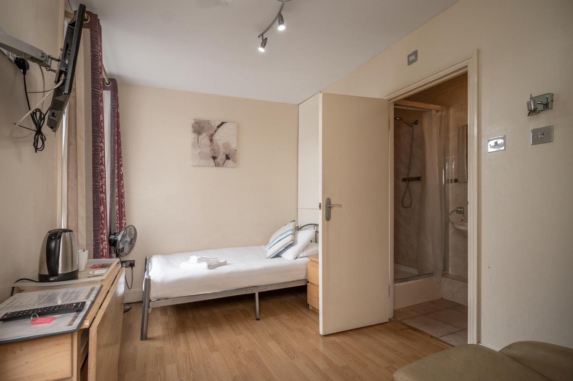Double Room Private Bathroom