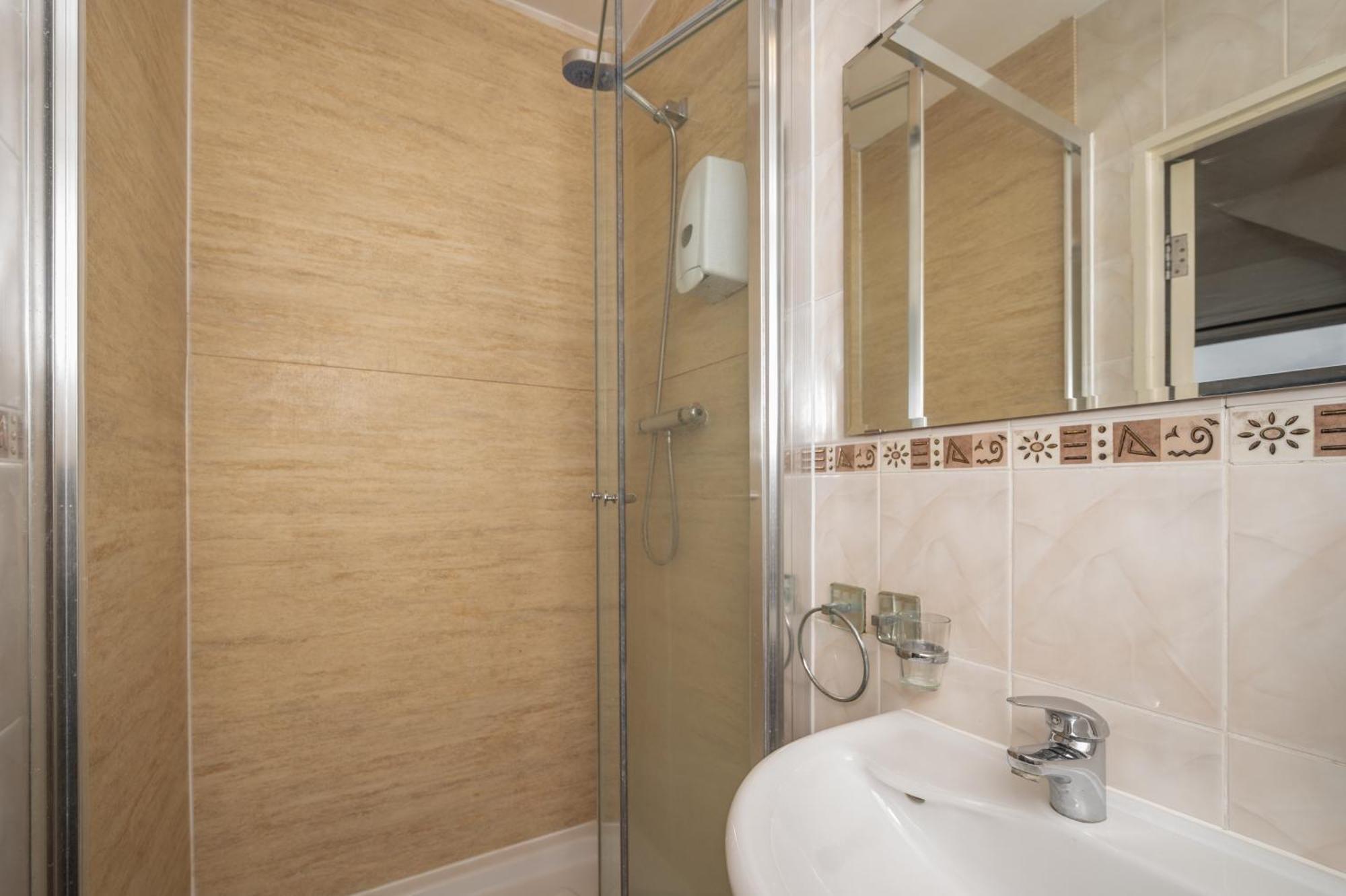 Double Room Private Bathroom
