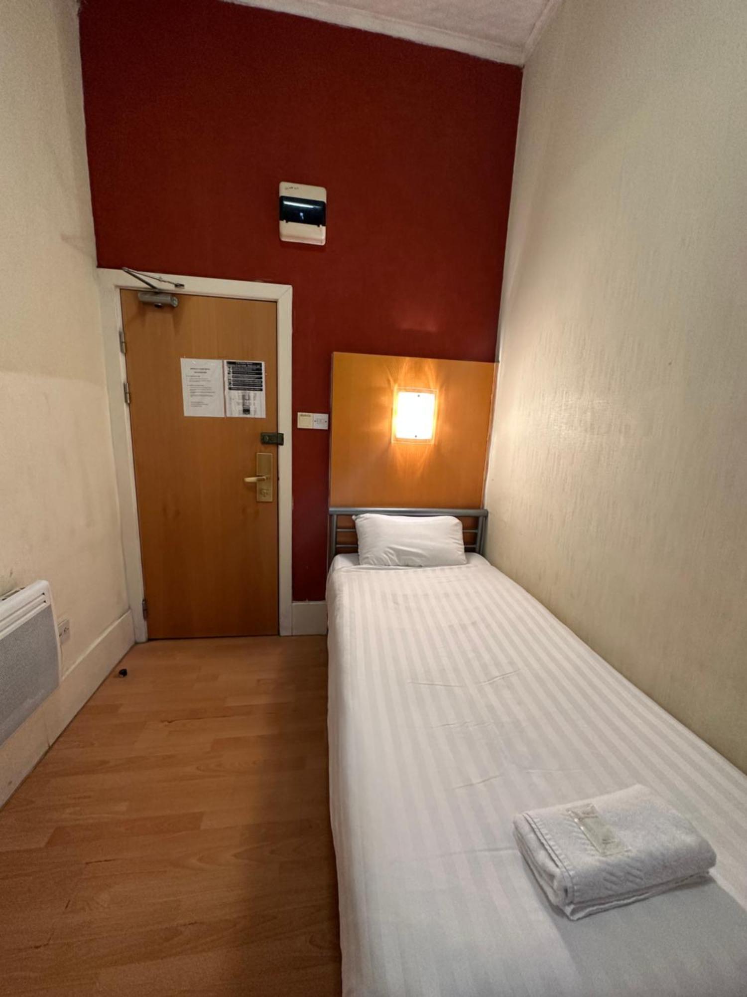 Budget Single Room with Shared Bathroom