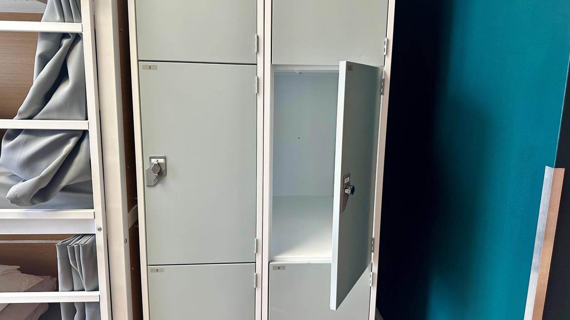 Private 4-Bed Mixed Dormitory Room Ensuite Bathroom