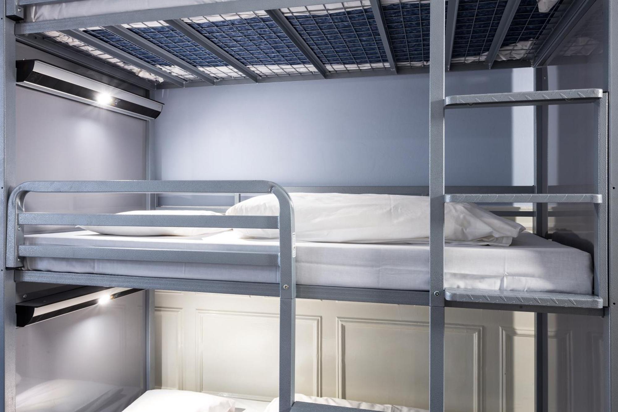 Bed 9-Bed Mixed Dorm 18–40 years