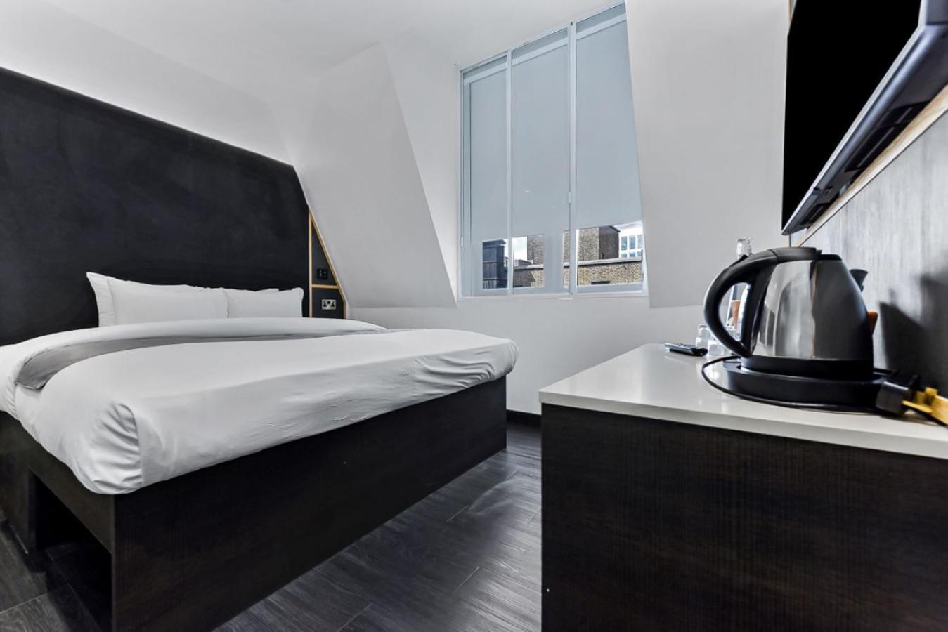 Club King Room