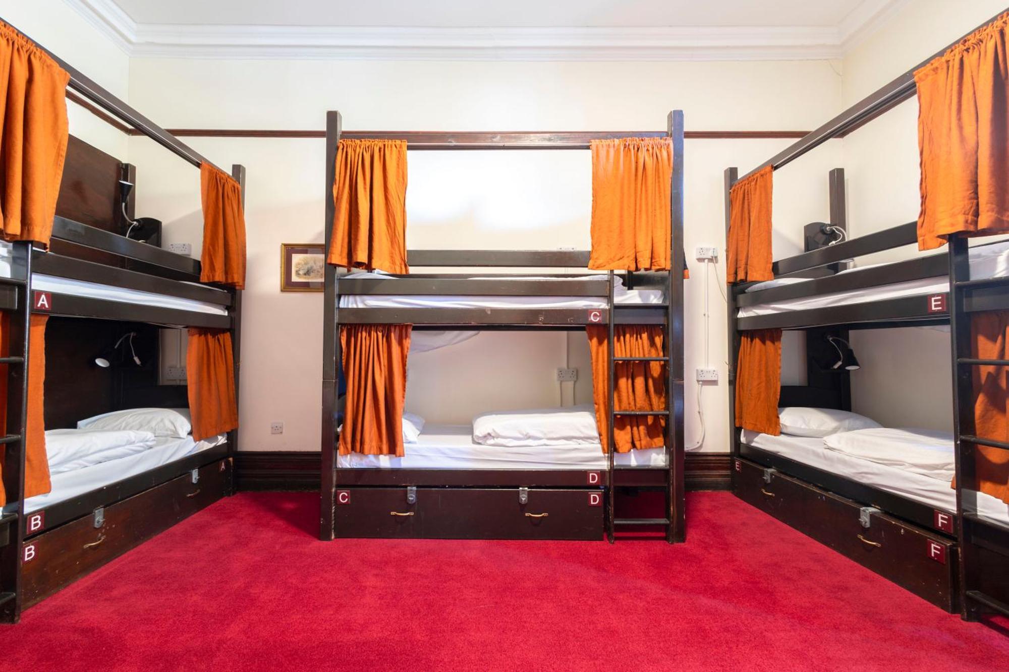 Bed 8-Bed Female Dormitory Room