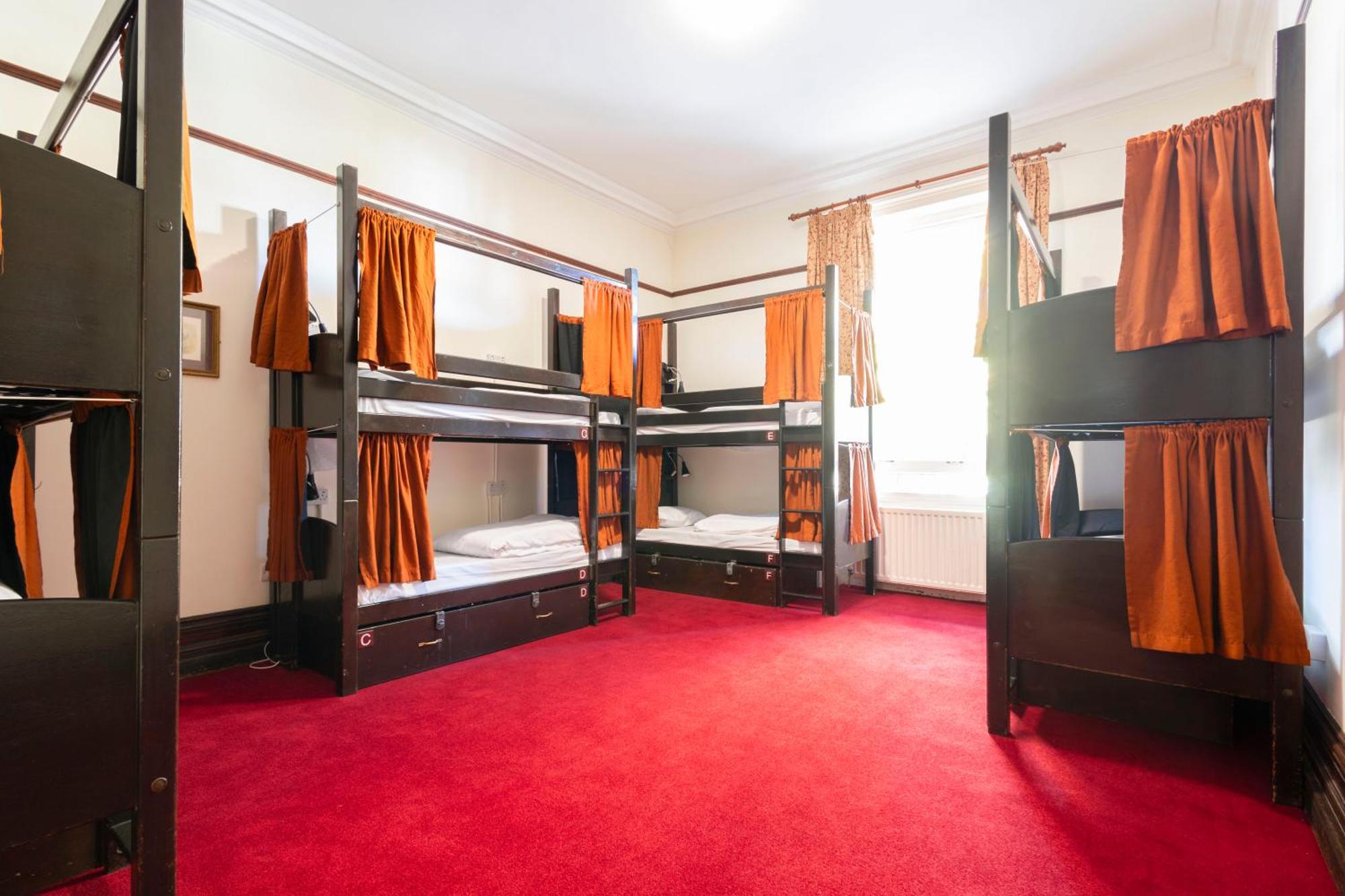 Bed 8-Bed Female Dormitory Room