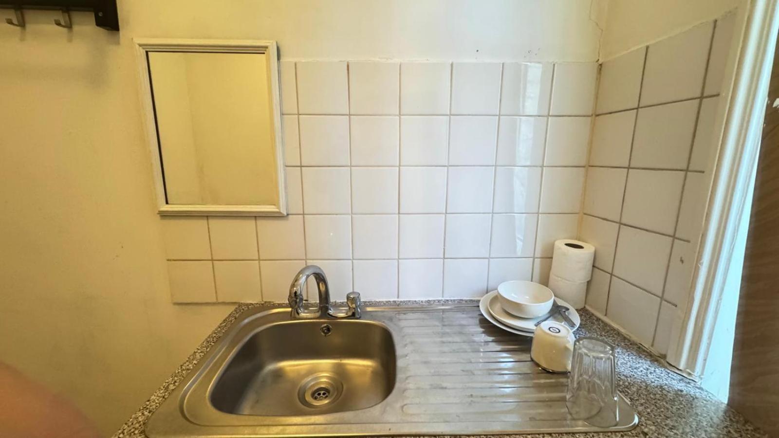 Single Room with Shared Bathroom