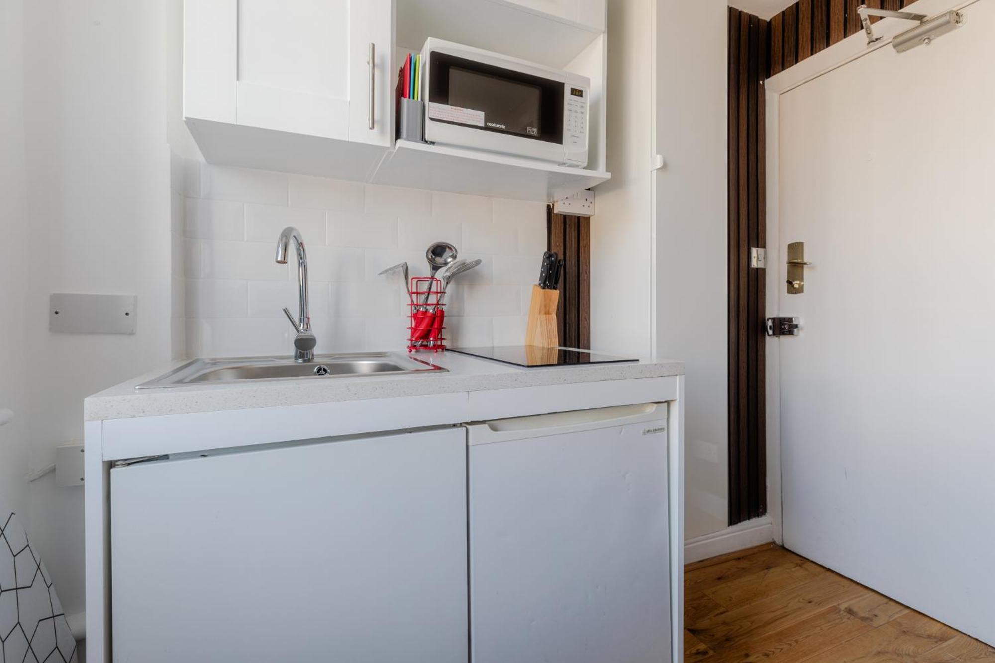 Single Room with Shared Bathroom