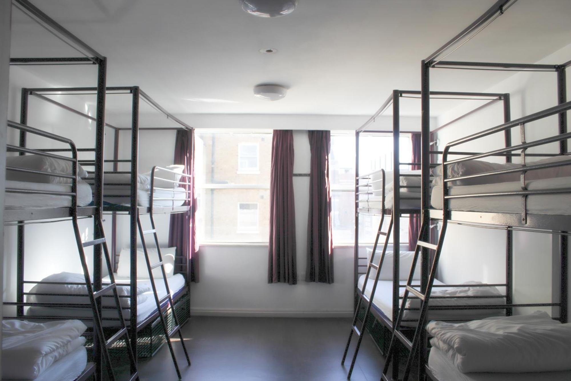 Bed 8-Bed Mixed Dorm Ensuite
