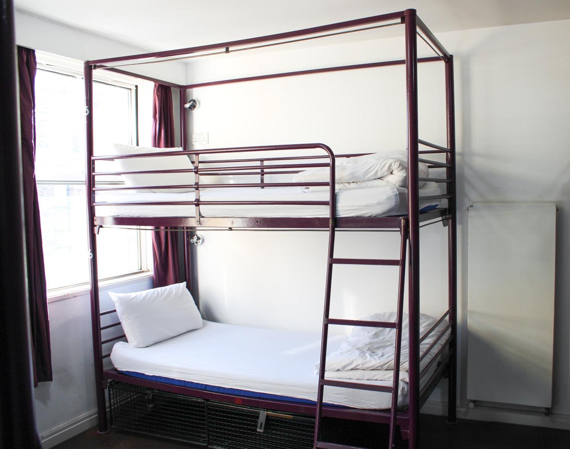 Bed 8-Bed Mixed Dorm Ensuite