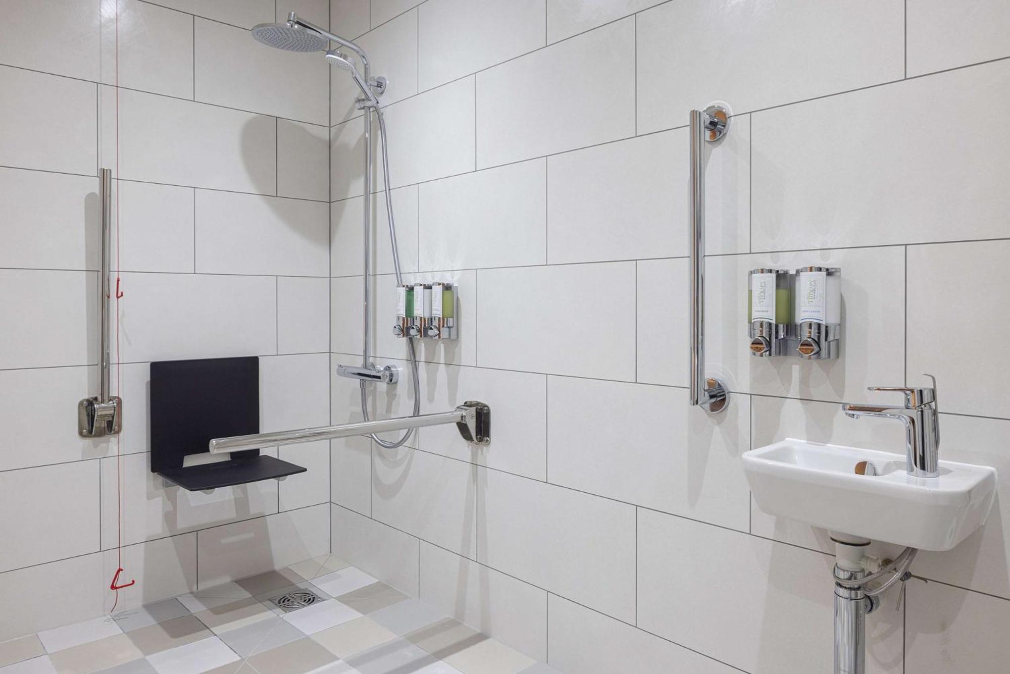 Queen Room Accessible