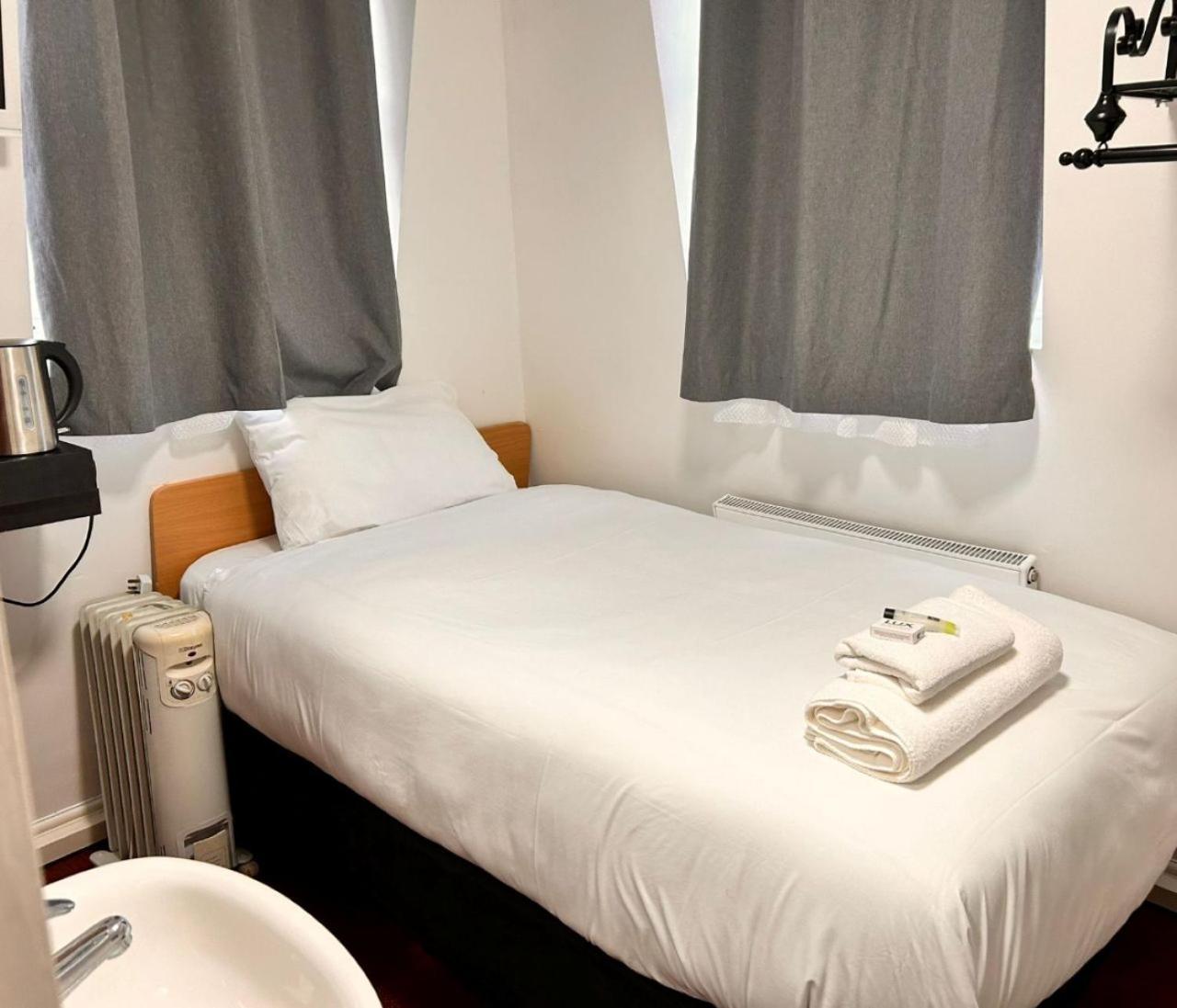 Twin Room with Bathroom