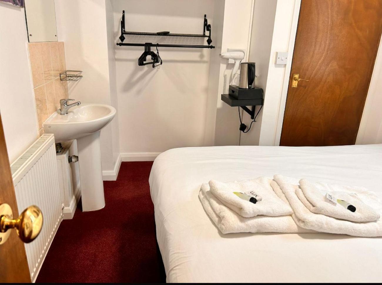 Double Room with Private External Bathroom