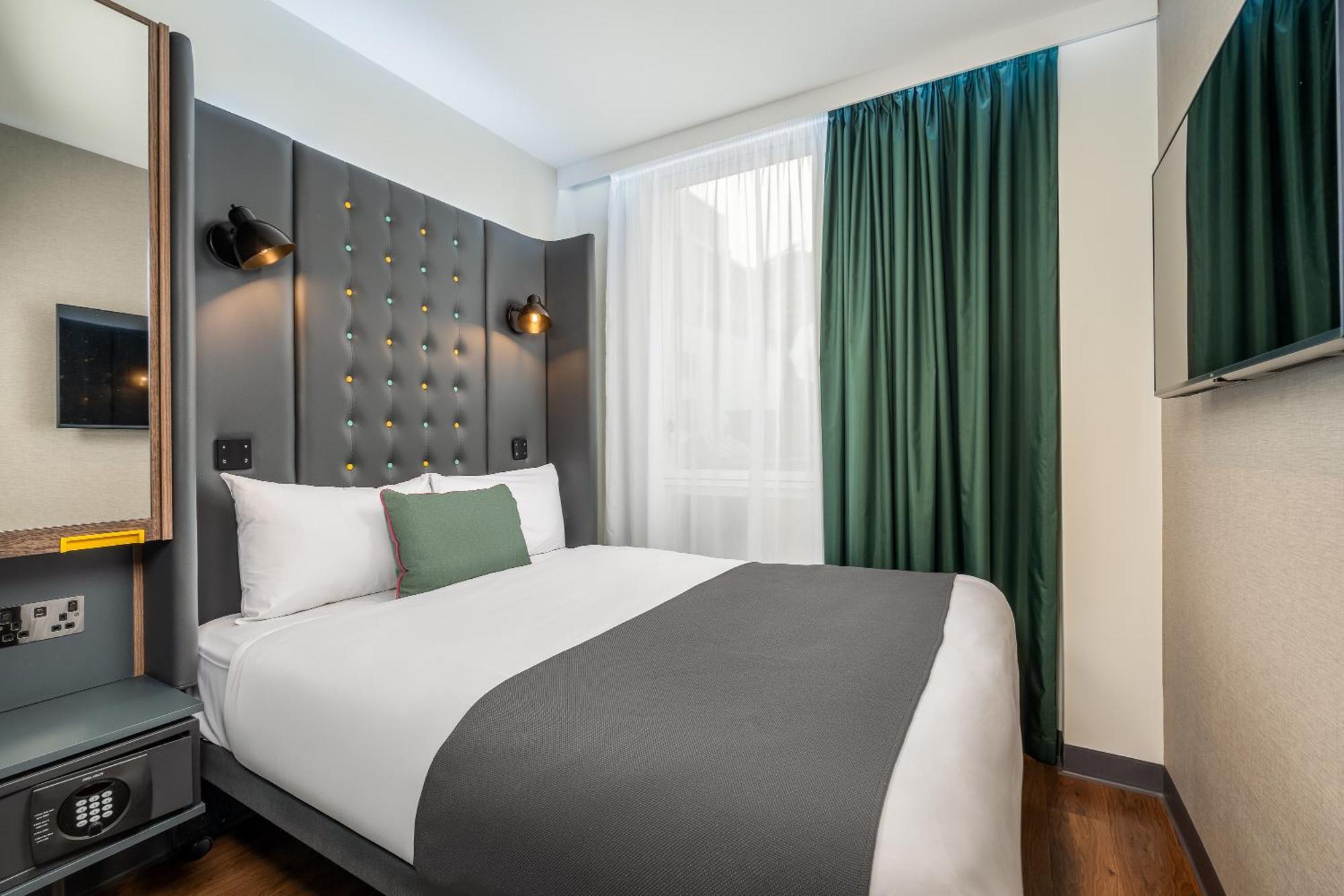 Cosy Double Room Window