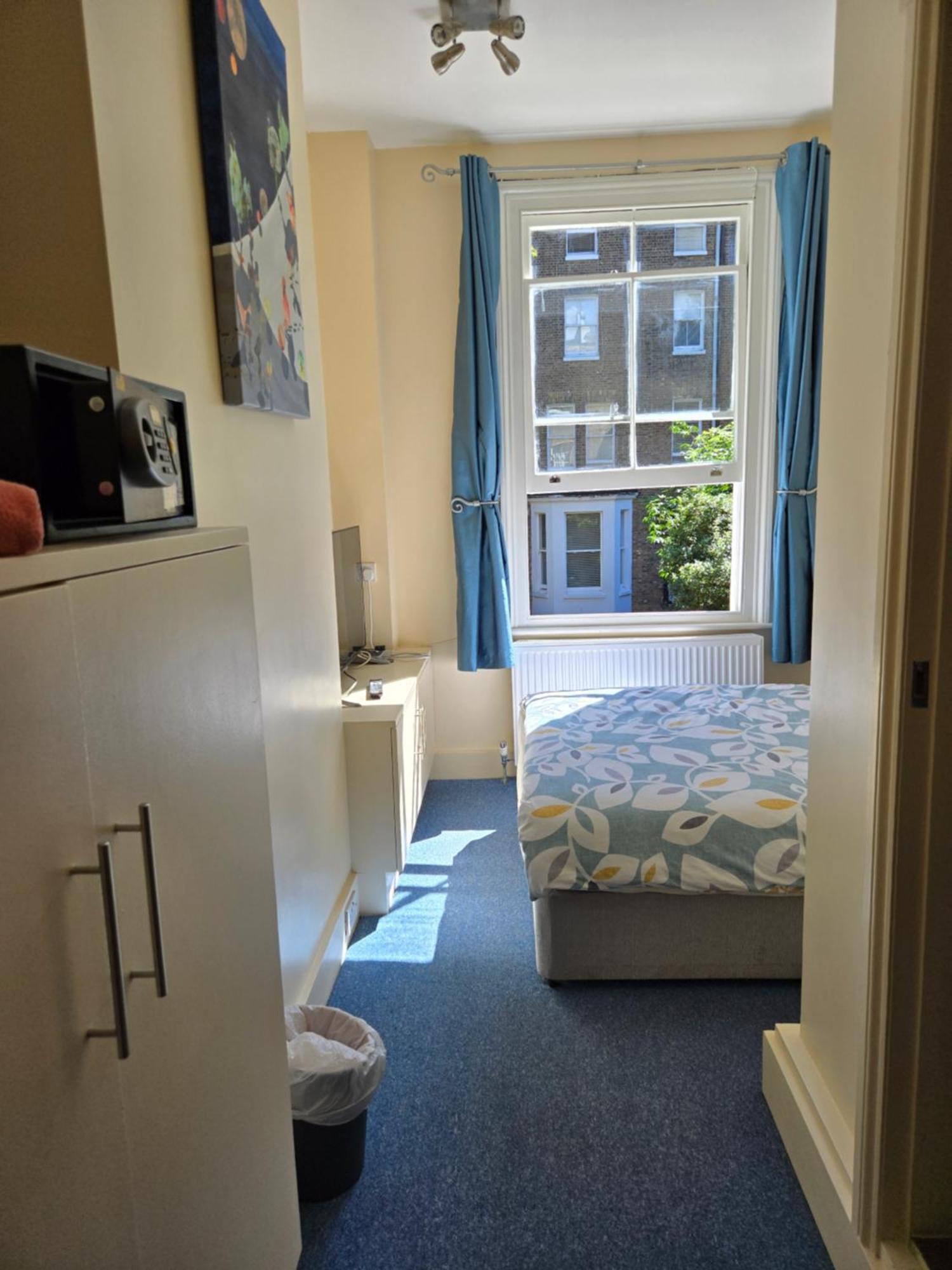 Double Room Private Bathroom
